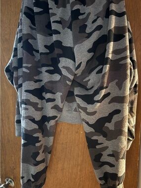PINK Gray & Black Camo Jogger Sweatpants set